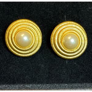 Vintage Gold Tone Clip On Earrings Faux Pearl Center Statement Button 80s Style